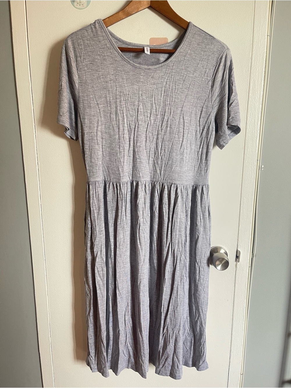 New Gray Short-Sleeve Gathered Waist Dress Size L Stretchy with pockets